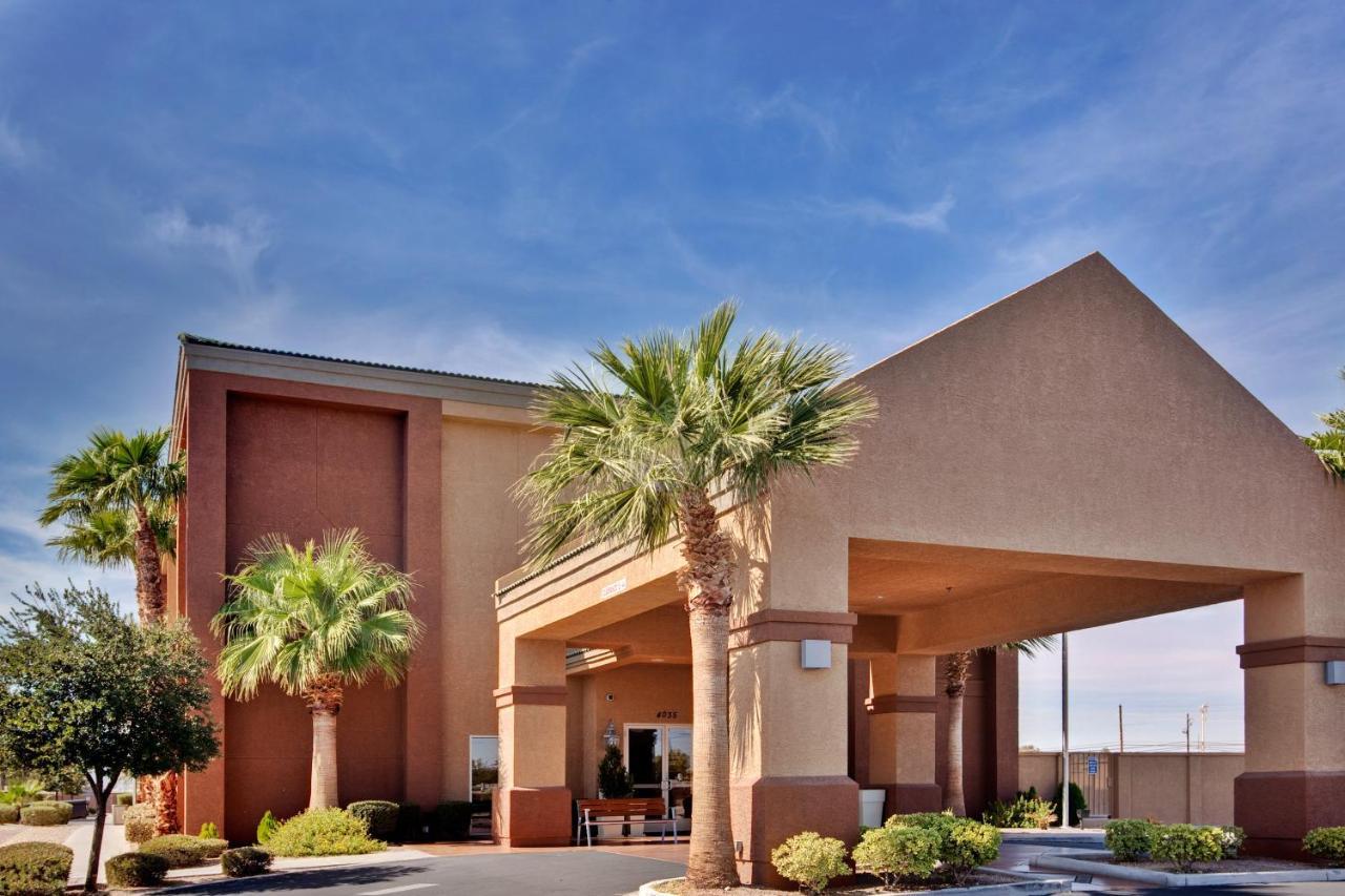 Holiday Inn Express Las Vegas-Nellis By Ihg Bagian luar foto