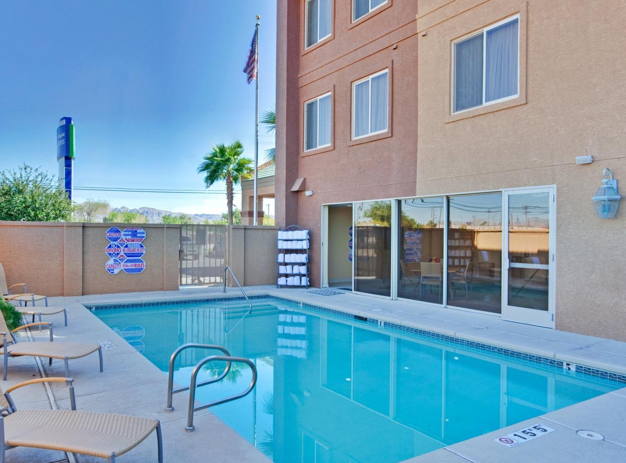 Holiday Inn Express Las Vegas-Nellis By Ihg Bagian luar foto