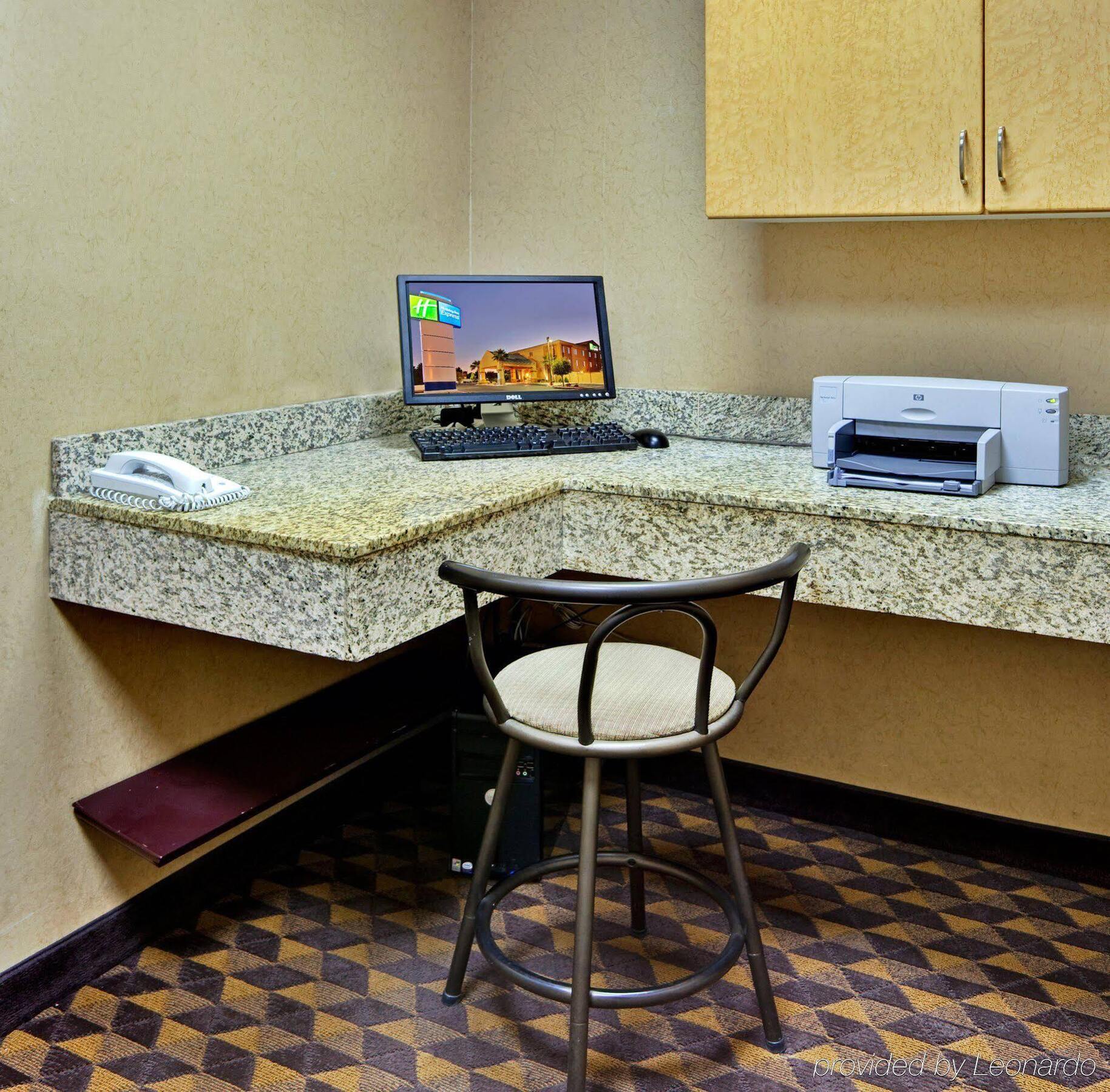 Holiday Inn Express Las Vegas-Nellis By Ihg Bagian luar foto